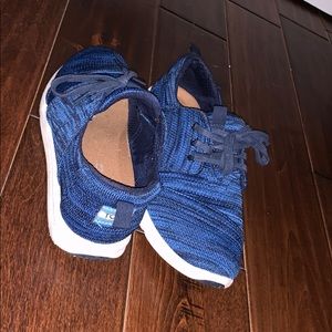Really cute Toms tennis shoes size seven